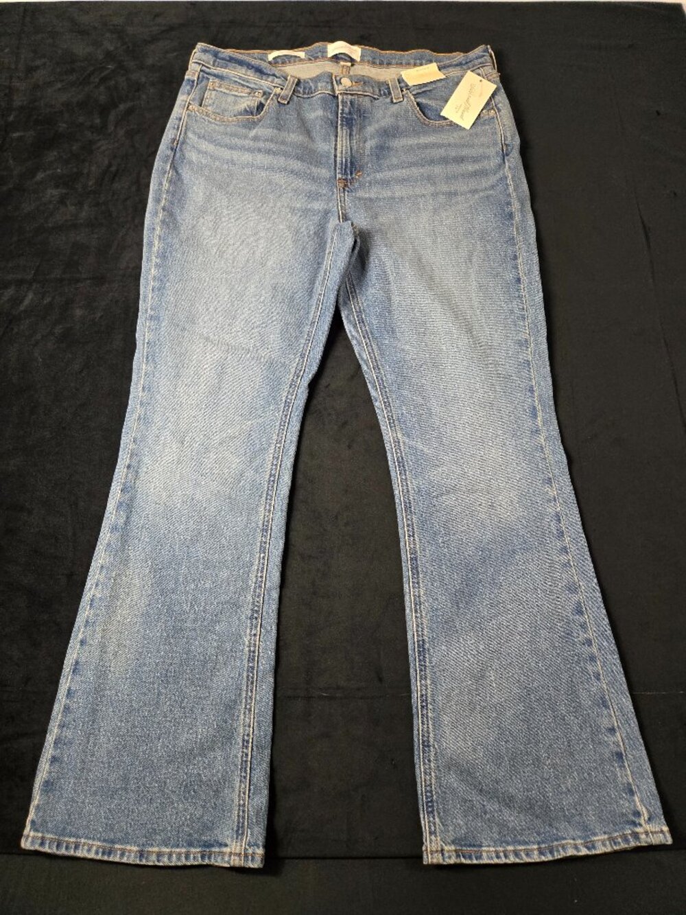 Universal Thread Women's 16 Regular Mid Rise Bootcut Jeans Medium Wash NWT